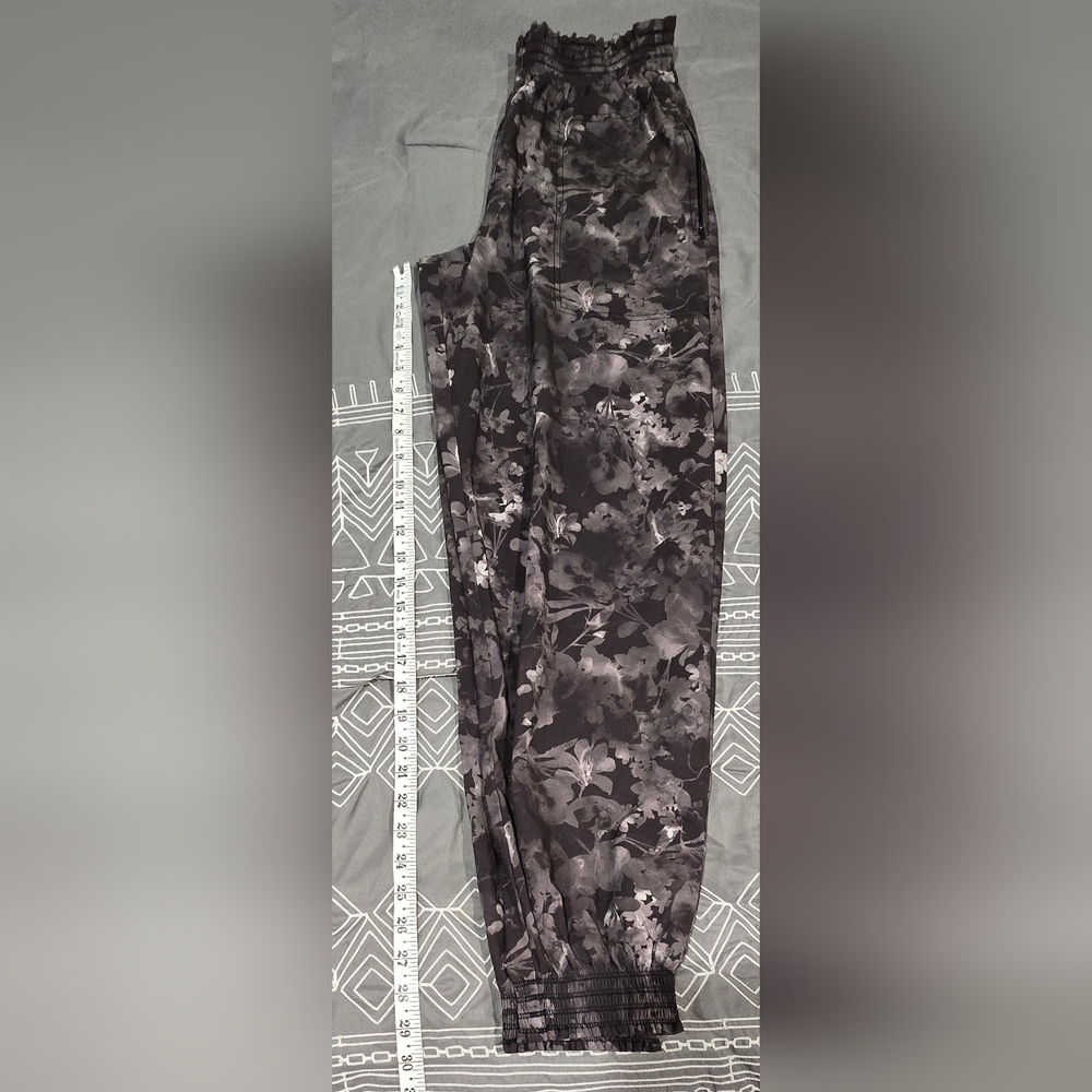 Athleta Savannah Floral Jogger Size 4/Tall - Picture 3 of 9